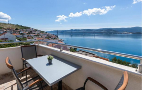 1 Bedroom Beautiful Apartment In Komarna